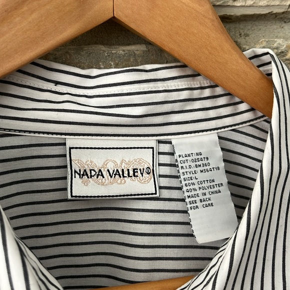 Vintage Napa Valley White Button Down Shirt with Black Vertical Stripes Large - Picture 4 of 15